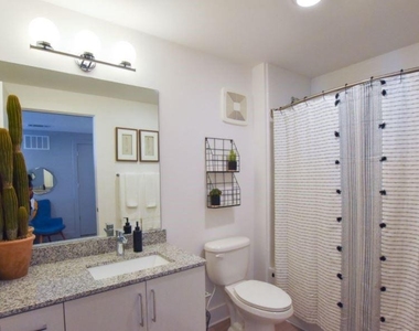 1099 Boulevard Se - Photo Thumbnail 6