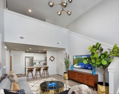 1099 Boulevard Se - Photo Thumbnail 4