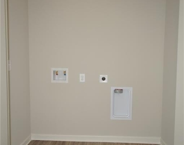 1796 Satellite Boulevard - Photo Thumbnail 16