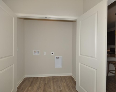 1796 Satellite Boulevard - Photo Thumbnail 17