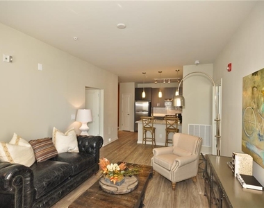1796 Satellite Boulevard - Photo Thumbnail 7