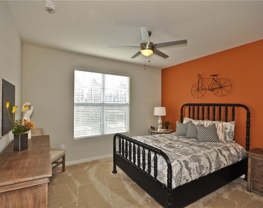 1796 Satellite Boulevard - Photo Thumbnail 10