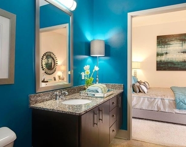 525 Glen Iris Drive - Photo Thumbnail 8