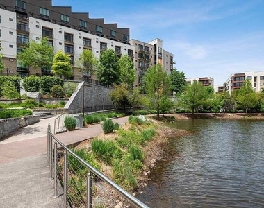 525 Glen Iris Drive - Photo Thumbnail 12