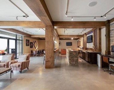 525 Glen Iris Drive - Photo Thumbnail 16