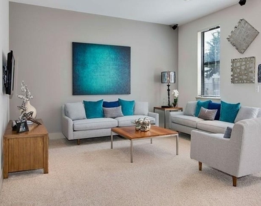 525 Glen Iris Drive - Photo Thumbnail 4