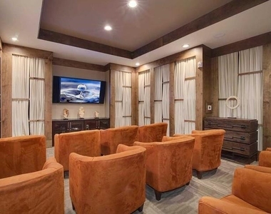 525 Glen Iris Drive - Photo Thumbnail 13