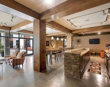525 Glen Iris Drive - Photo Thumbnail 11