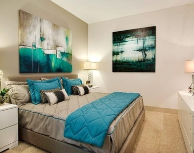 525 Glen Iris Drive - Photo Thumbnail 7