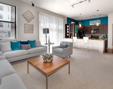 525 Glen Iris Drive - Photo Thumbnail 5