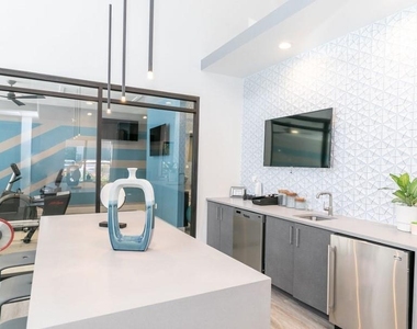 300 Deering Road - Photo Thumbnail 7