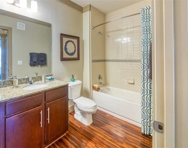 11000 Lakefield Drive - Photo Thumbnail 7