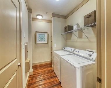 11000 Lakefield Drive - Photo Thumbnail 6