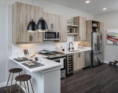 1084 Howell Mill Road Nw - Photo Thumbnail 3