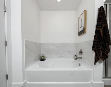 1010 W Peachtree Street Nw - Photo Thumbnail 12