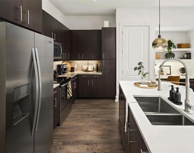 1010 W Peachtree Street Nw - Photo Thumbnail 3