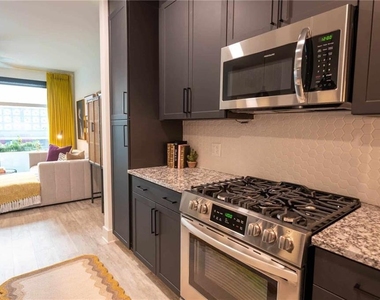 505 Courtland Street Ne - Photo Thumbnail 2