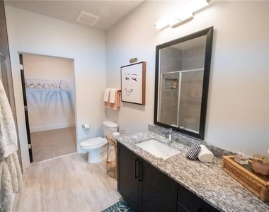 505 Courtland Street Ne - Photo Thumbnail 8