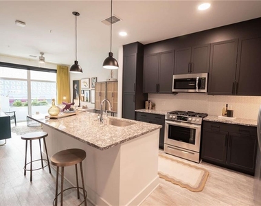 505 Courtland Street Ne - Photo Thumbnail 2