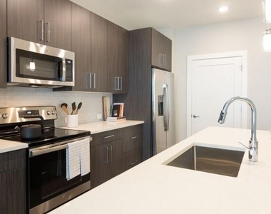 800 Galleria Parkway - Photo Thumbnail 3