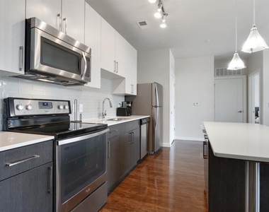 299 North Highland Avenue - Photo Thumbnail 6