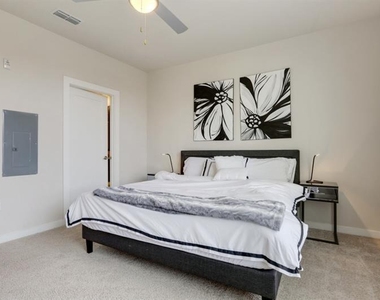 299 North Highland Avenue - Photo Thumbnail 13