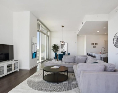 205 12th Street - Photo Thumbnail 2