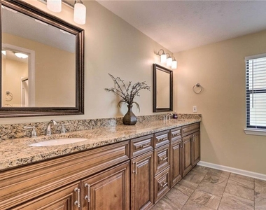 6207 Moss Drive - Photo Thumbnail 2