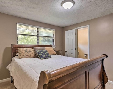 6207 Moss Drive - Photo Thumbnail 11