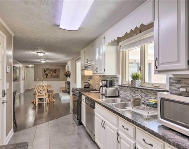 6207 Moss Drive - Photo Thumbnail 7