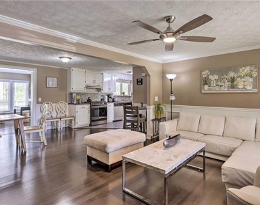 6207 Moss Drive - Photo Thumbnail 3