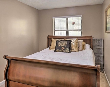 6207 Moss Drive - Photo Thumbnail 12