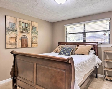 6207 Moss Drive - Photo Thumbnail 5