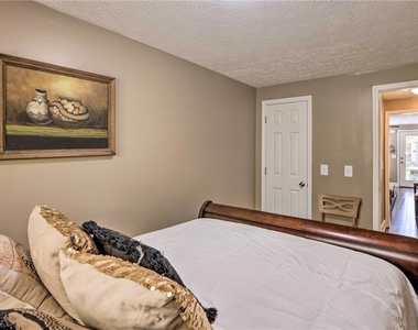6207 Moss Drive - Photo Thumbnail 8