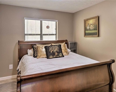 6207 Moss Drive - Photo Thumbnail 13