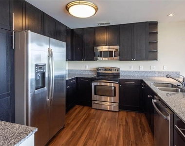 3242 Peachtree Road Ne - Photo Thumbnail 5