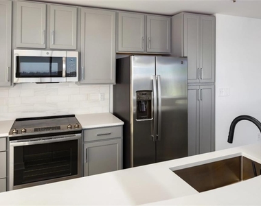 3242 Peachtree Road Ne - Photo Thumbnail 4