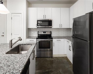 5193 Peachtree Boulevard - Photo Thumbnail 3