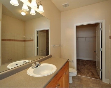 2676 Milscott Drive - Photo Thumbnail 9