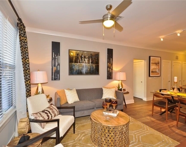 2875 Crescent Parkway - Photo Thumbnail 4