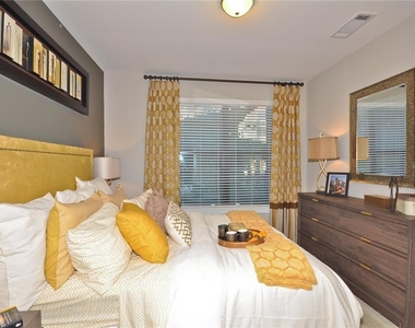 2875 Crescent Parkway - Photo Thumbnail 9