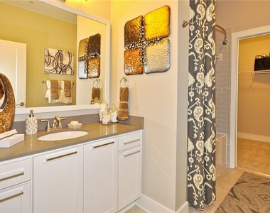 2875 Crescent Parkway - Photo Thumbnail 13