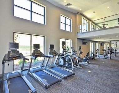 2875 Crescent Parkway - Photo Thumbnail 16