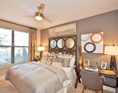 2875 Crescent Parkway - Photo Thumbnail 8