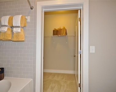 2875 Crescent Parkway - Photo Thumbnail 12