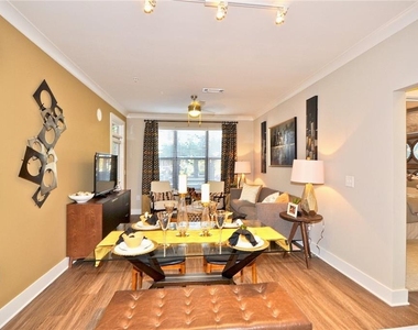 2875 Crescent Parkway - Photo Thumbnail 2