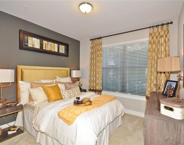 2875 Crescent Parkway - Photo Thumbnail 7
