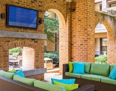 880 Glenwood Avenue - Photo Thumbnail 5