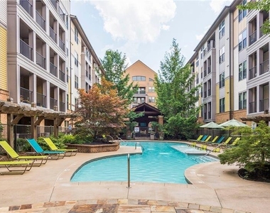 880 Glenwood Avenue - Photo Thumbnail 9
