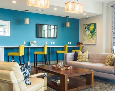 880 Glenwood Avenue - Photo Thumbnail 17